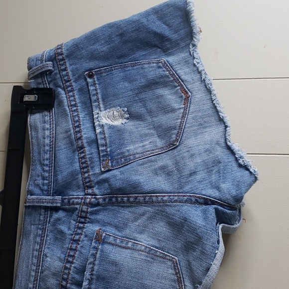 Forever 21 Light Wash Shorty Short Jean  Frayed shorts - Picture 6 of 6